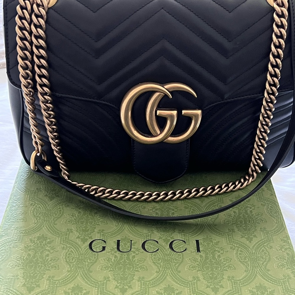 Gucci Marmont Medium Shoulder Bag